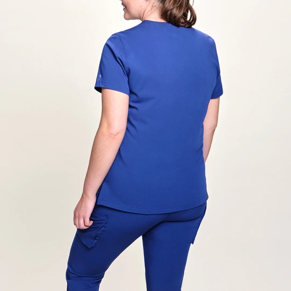 scrub lot/set - Picture 8 of 10